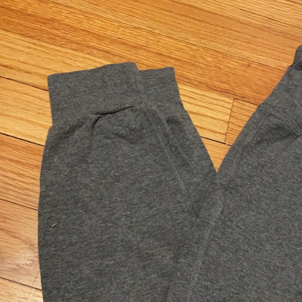 Gray joggers with pockets - Picture 2 of 3